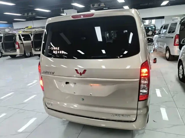 Wuling Hongguang V — Фото автомобиля 5