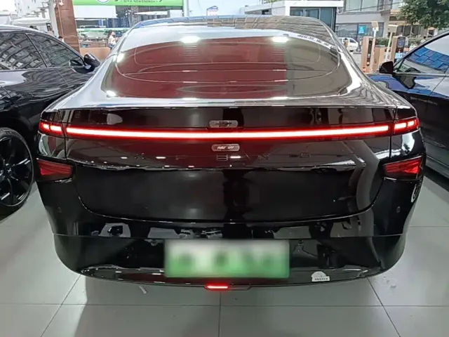 Xpeng P7 — Фото автомобиля 5