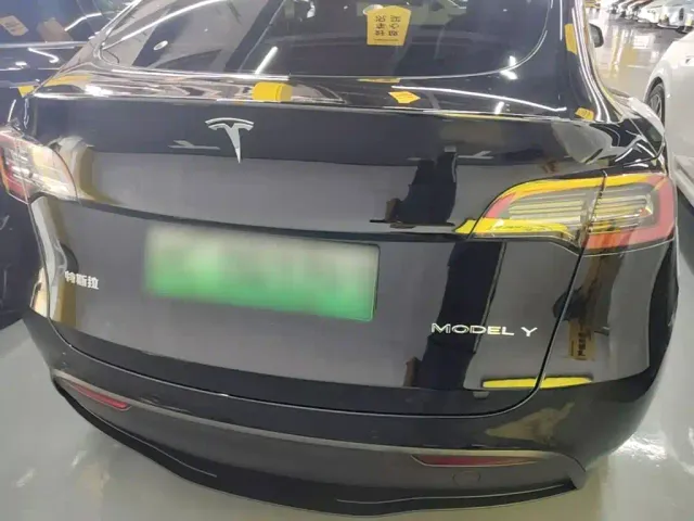 Tesla Model Y — Фото автомобиля 5