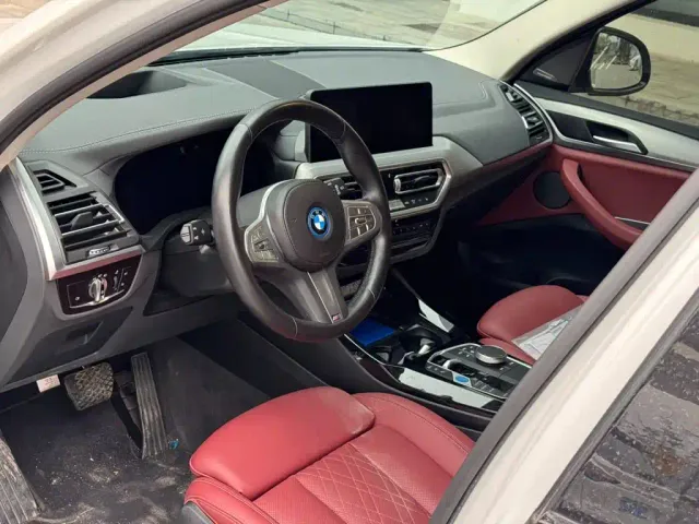 BMW iX3 — Фото автомобиля 7