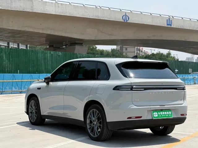 Leapmotor C10 — Фото автомобиля 5