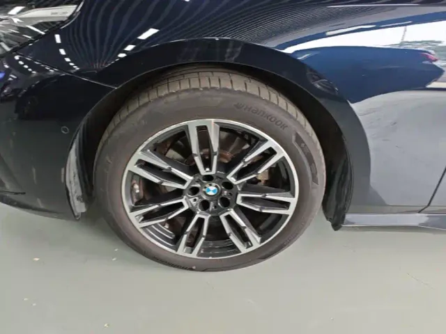 BMW 5 Series — Фото автомобиля 24