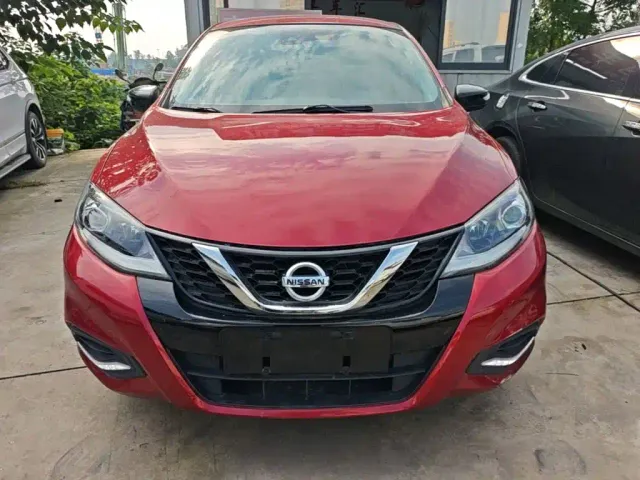 Nissan Tiida — Фото автомобиля 2