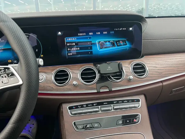 Mercedes-Benz E-Class — Фото автомобиля 11
