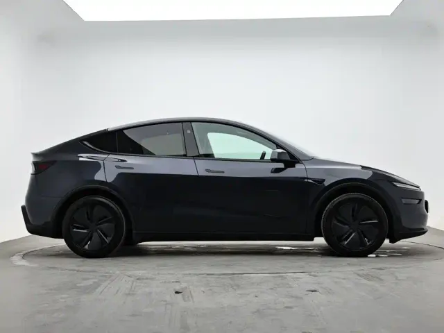 Tesla Model Y — Фото автомобиля 5
