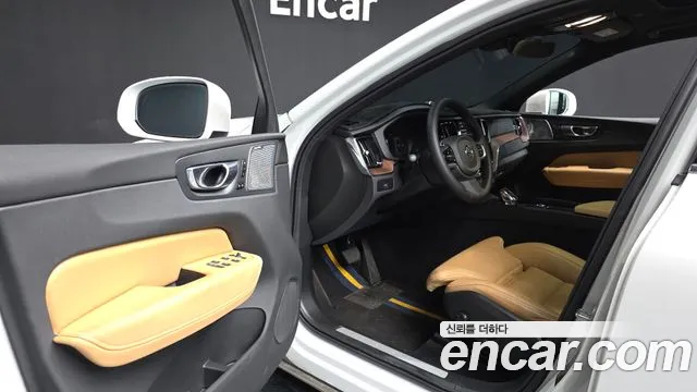 Volvo XC60 2nd Gen — Фото автомобиля 10