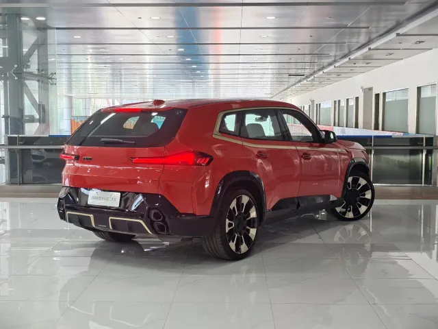 BMW XM — Фото автомобиля 4