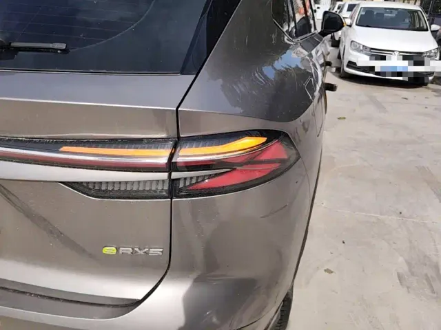 Roewe RX5 — Фото автомобиля 7