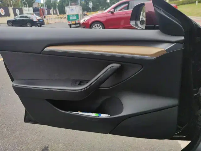 Tesla Model 3 — Фото автомобиля 7