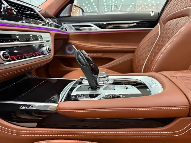 BMW 7 Series — Фото автомобиля 16