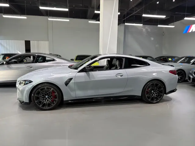 BMW M4 — Фото автомобиля 3