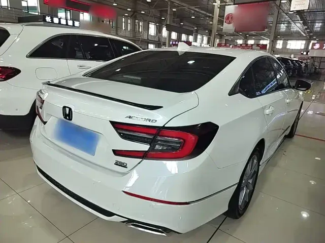 Honda Accord — Фото автомобиля 6