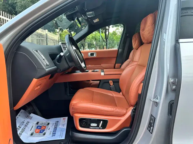 Li Auto L8 — Фото автомобиля 11