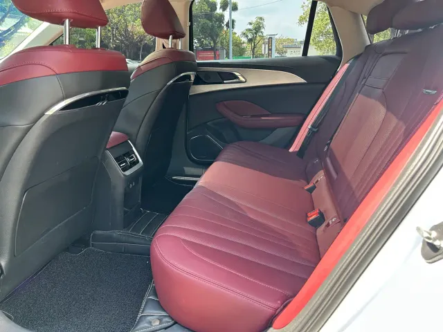 Hongqi H5 — Фото автомобиля 6