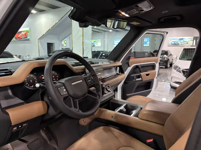 Land Rover Defender — Фото автомобиля 5