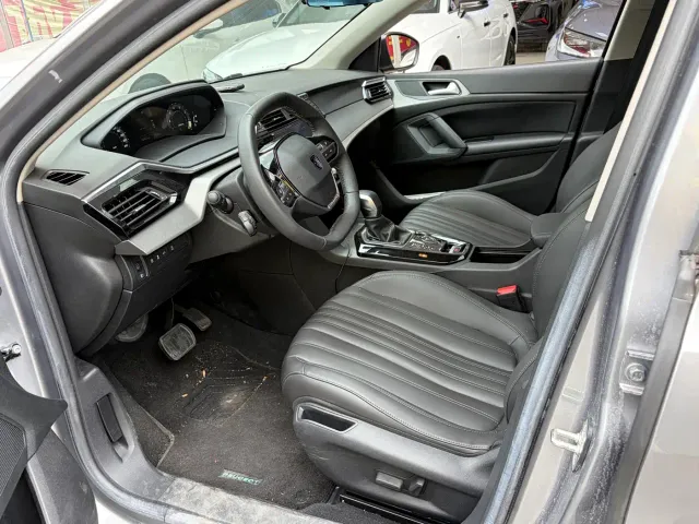 Peugeot Peugeot 408 2022 1.6T Light Chaser Edition — Фото автомобиля 3