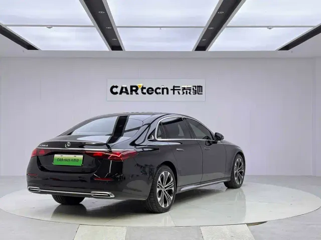 Mercedes-Benz E-Class — Фото автомобиля 5