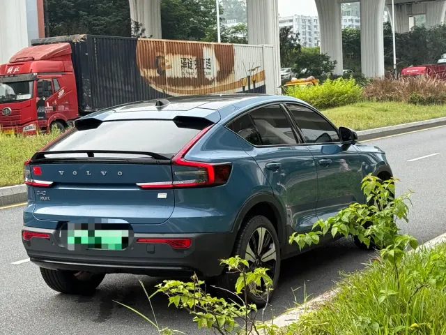 Volvo C40 — Фото автомобиля 4