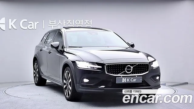 Volvo V60 Cross Country 2nd Gen — Фото автомобиля 2