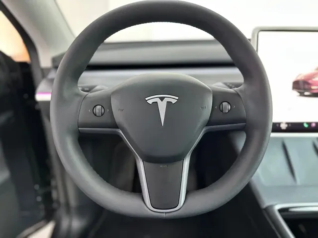 Tesla Model Y — Фото автомобиля 8