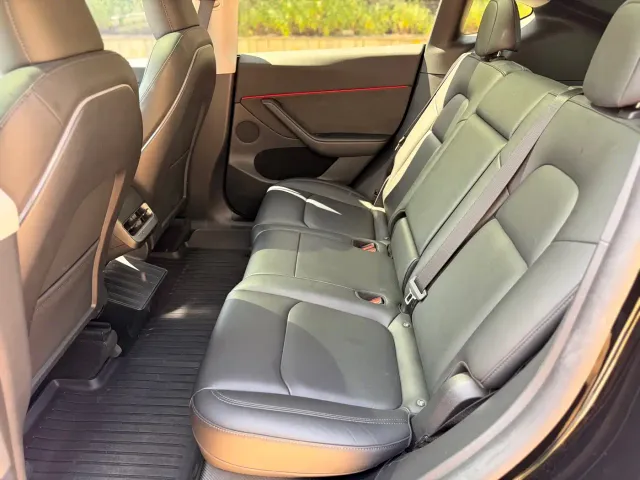 Tesla Model Y — Фото автомобиля 22