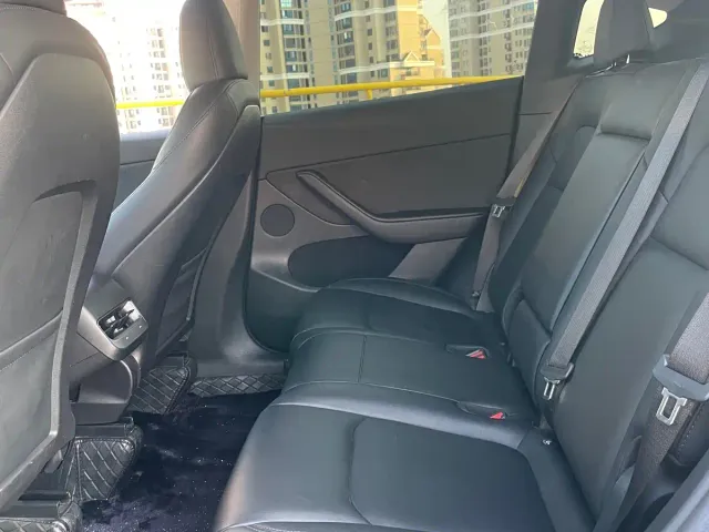 Tesla Model Y — Фото автомобиля 13