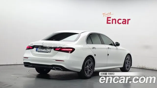 Mercedes-Benz E-Class — Фото автомобиля 2