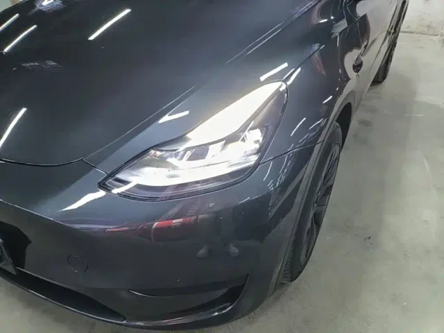 Tesla Model Y — Фото автомобиля 23