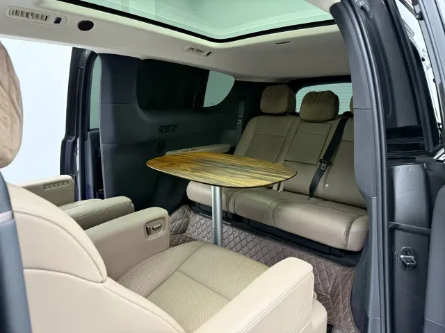 Li Auto MEGA — Фото автомобиля 6