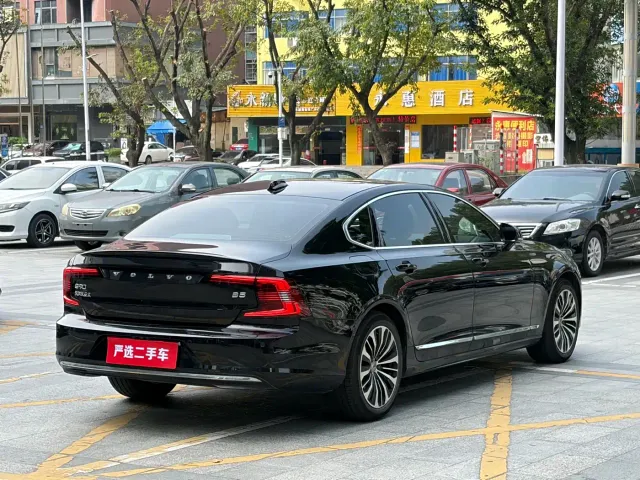 Volvo S90 — Фото автомобиля 9