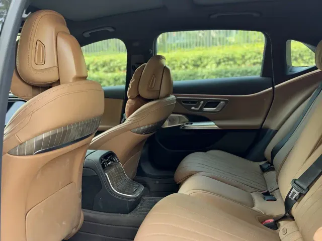 Mercedes-Benz E-Class — Фото автомобиля 5