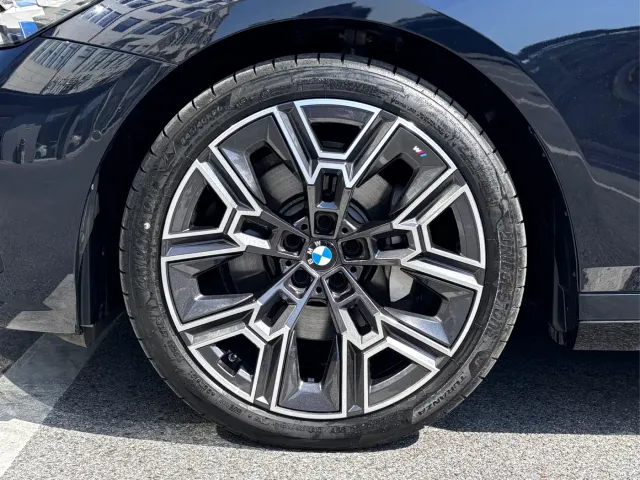 BMW 5 Series — Фото автомобиля 7