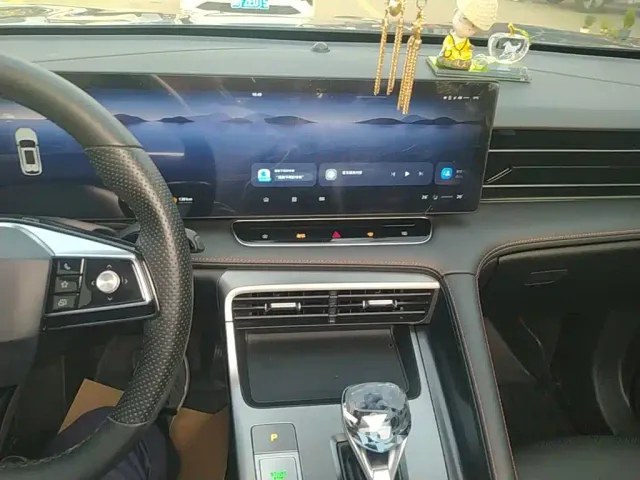 Roewe RX5 — Фото автомобиля 12