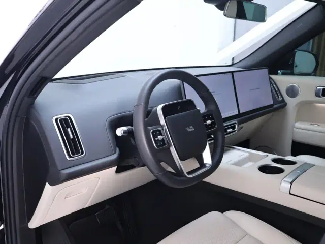 Li Auto L7 — Фото автомобиля 11