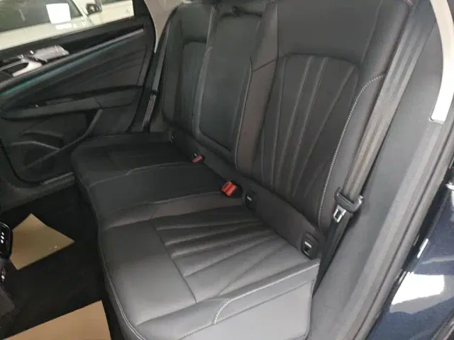 Volkswagen Passat — Фото автомобиля 16