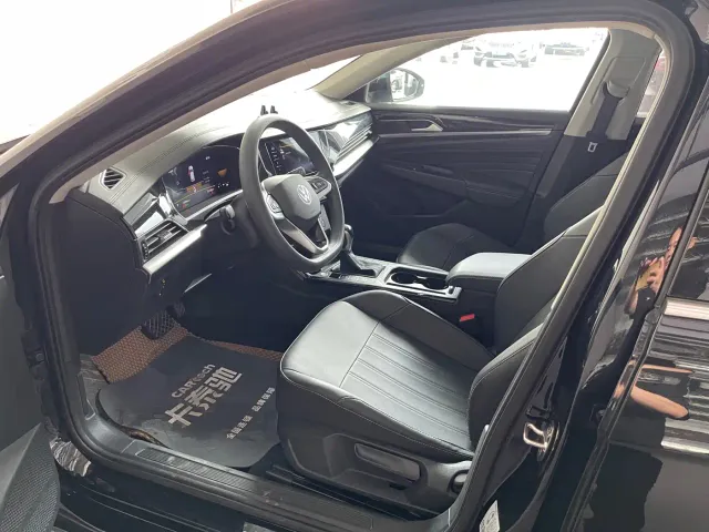 Volkswagen Passat — Фото автомобиля 12