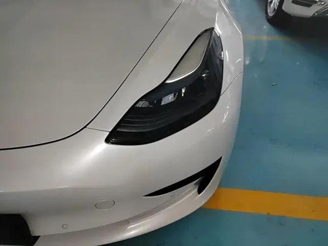 Tesla Model 3 — Фото автомобиля 23