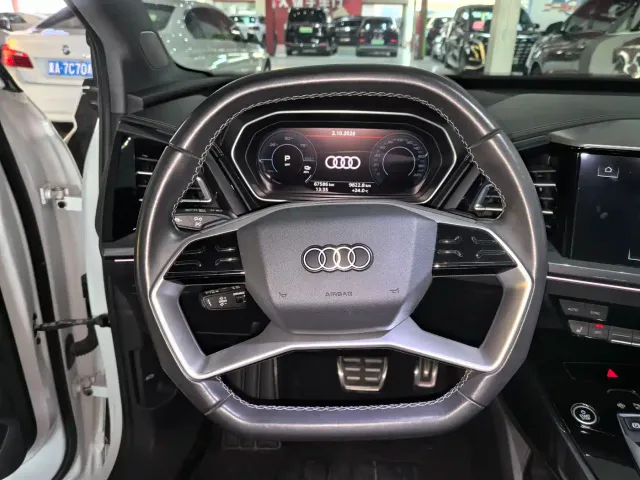 Audi Q4 e-tron — Фото автомобиля 9