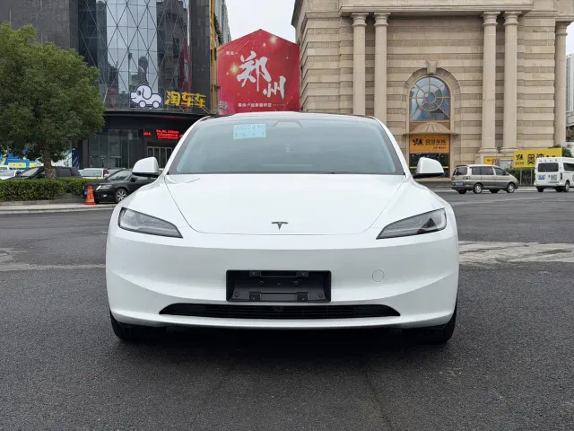 Tesla Model 3 — Фото автомобиля 2