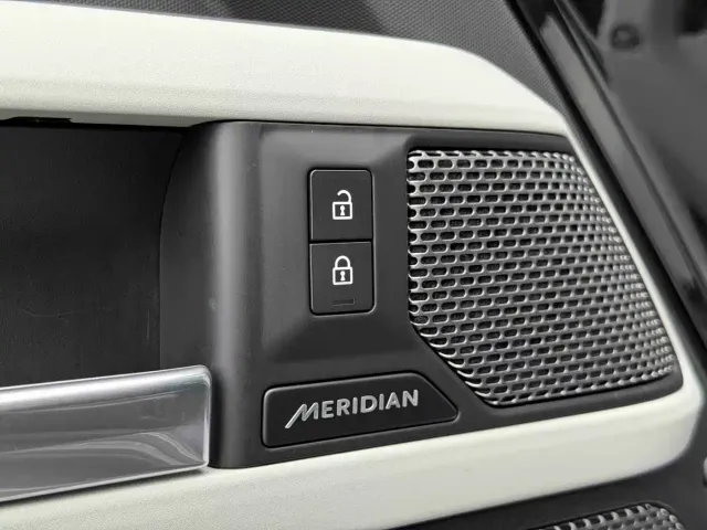 Land Rover Defender — Фото автомобиля 6