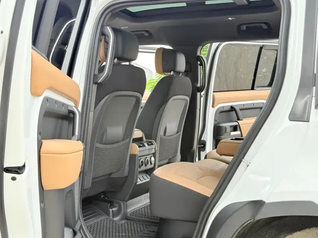 Land Rover Defender — Фото автомобиля 5