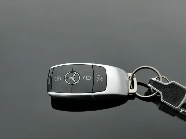 Mercedes-Benz E-Class — Фото автомобиля 19