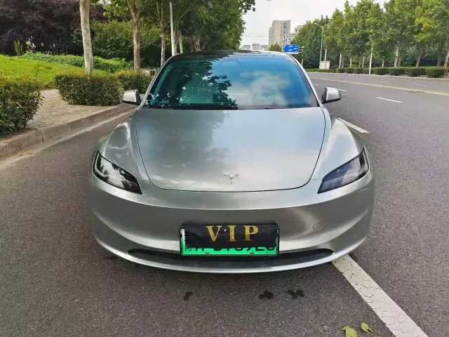 Tesla Model 3 — Фото автомобиля 2