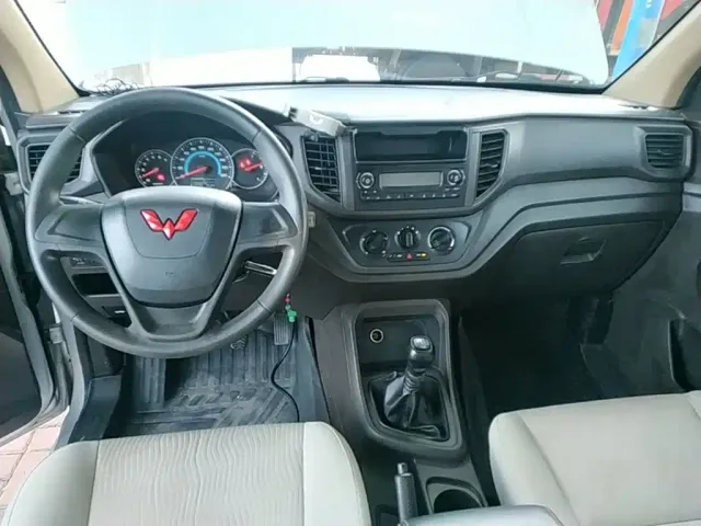 Wuling Hongguang V — Фото автомобиля 5
