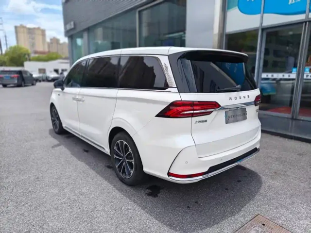 Roewe iMAX8 — Фото автомобиля 6