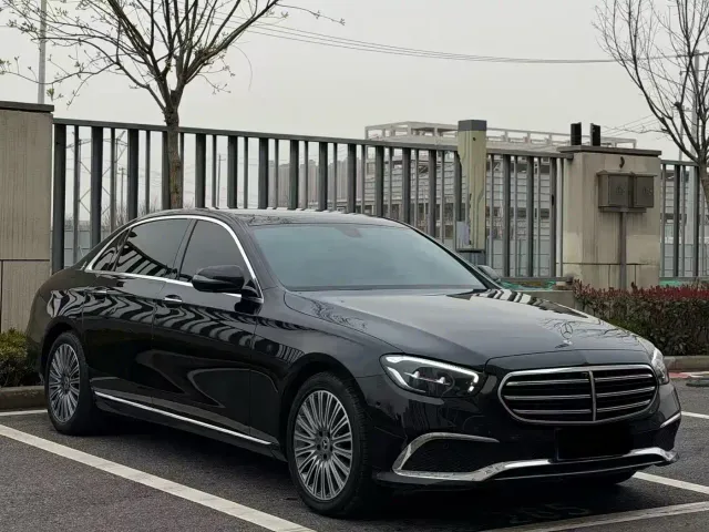 Mercedes-Benz E-Class — Фото автомобиля 3