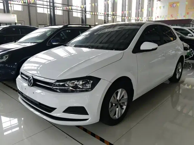 Фотография автомобиля — Volkswagen Polo