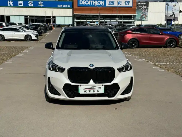 BMW iX1 — Фото автомобиля 2