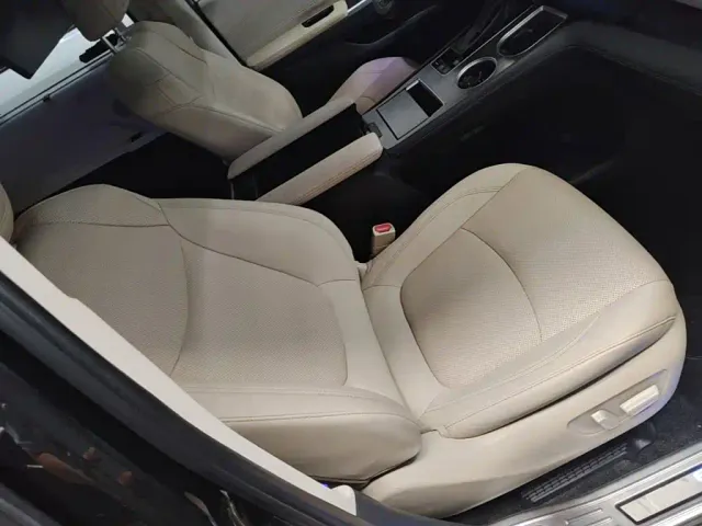 Toyota Sienna — Фото автомобиля 24