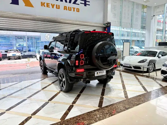 Land Rover Defender — Фото автомобиля 17